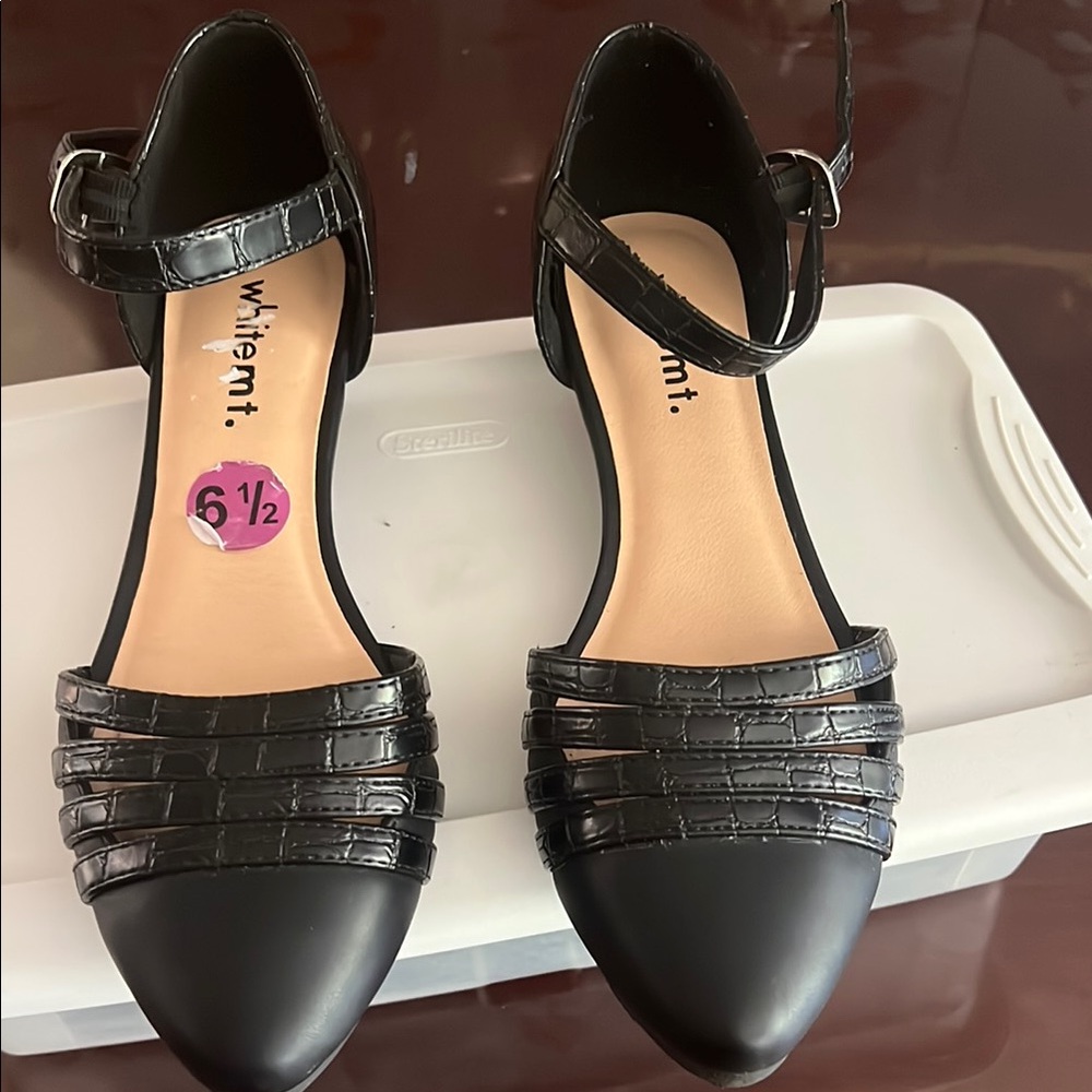 White Mountain Black Flats with Pointed Toe and Elastic Bands